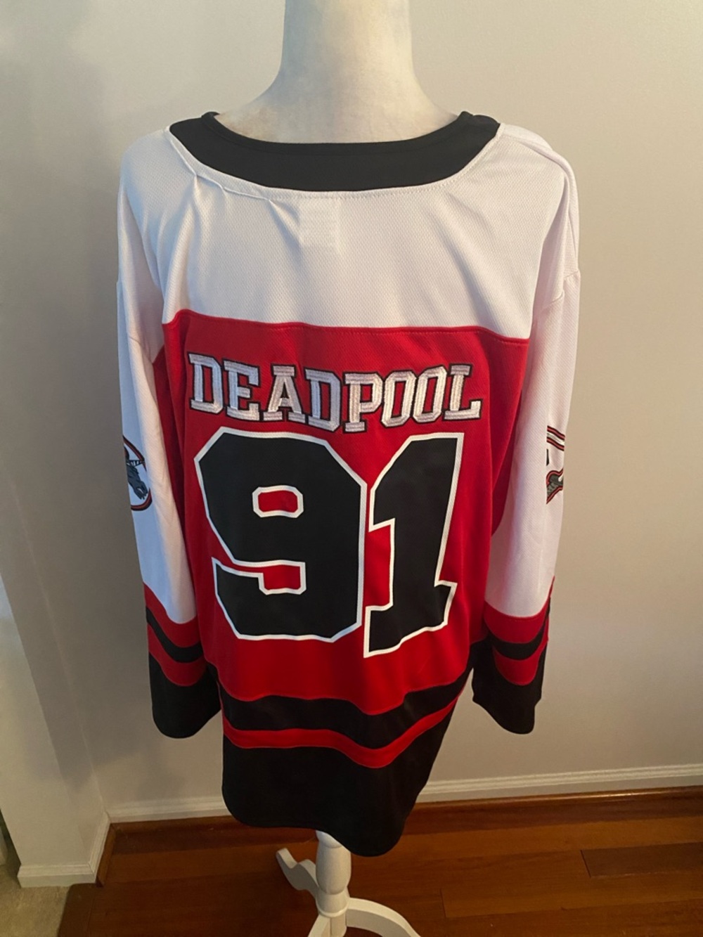 Deadpool jersy size XL NWT - Picture 5 of 7